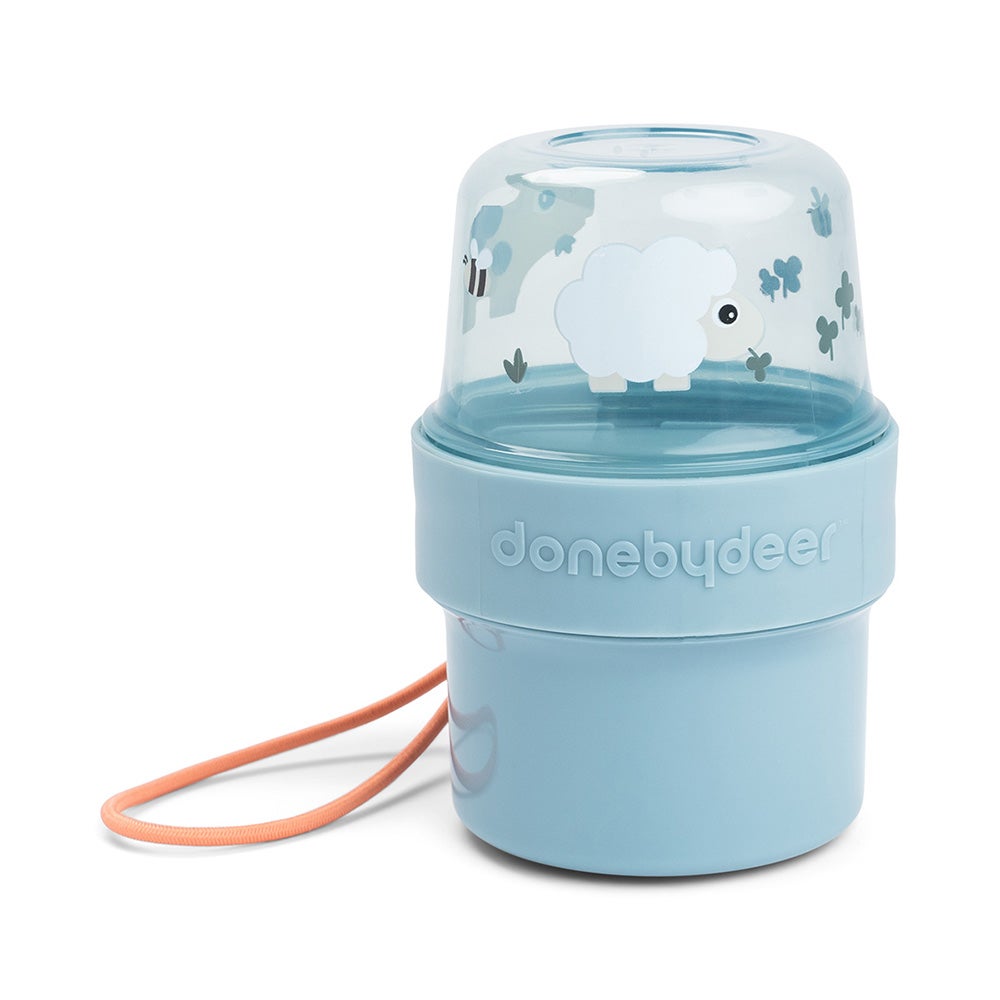 Done by Deer To go 2-way snacks behållare S Tiny farm Blue