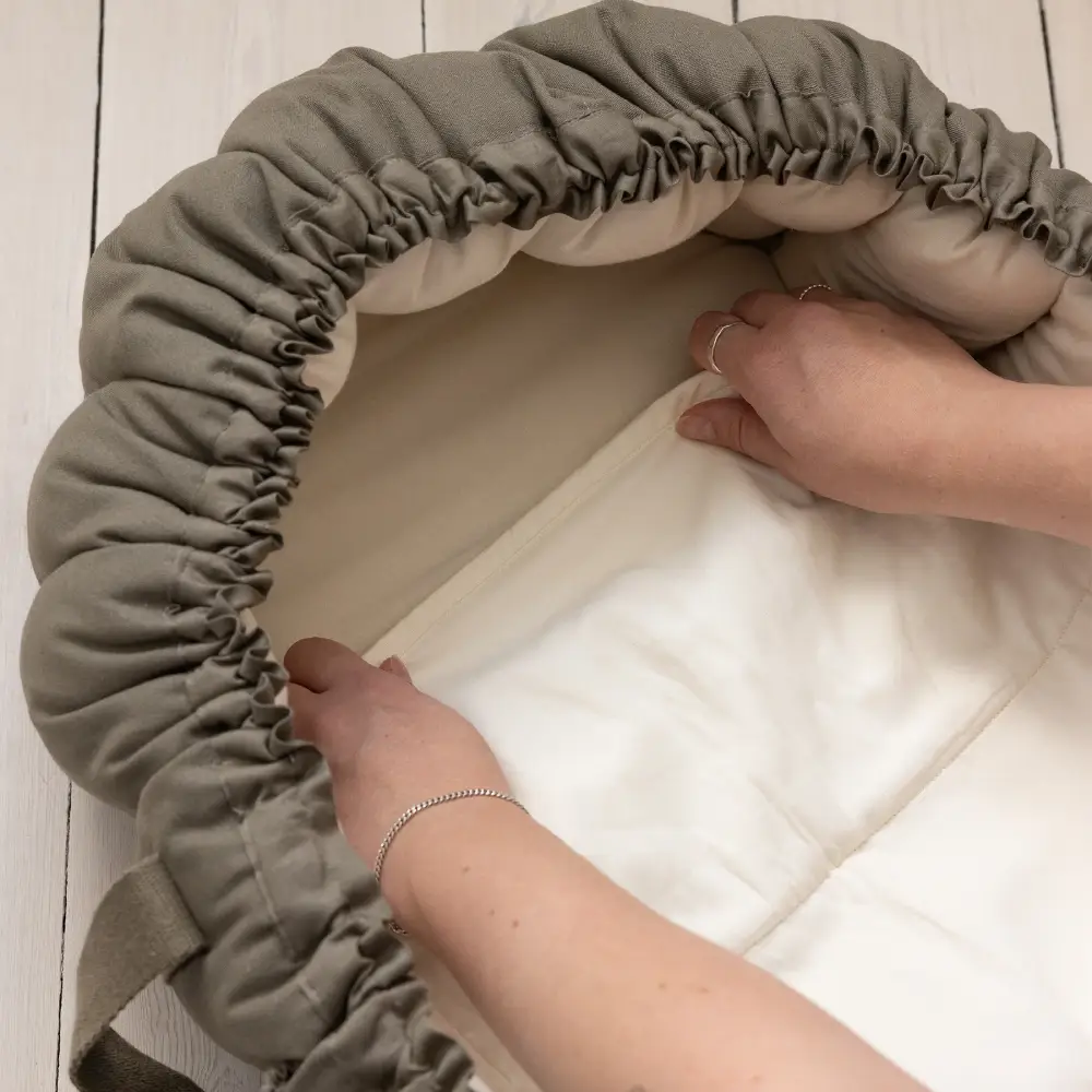 Sebra Vattentätt bäddskydd Babynest moonlight beige