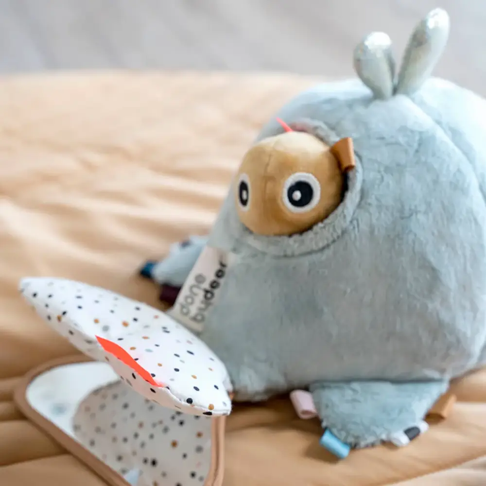 Done by Deer Kurragömma Aktivitetsleksak Wally Blå