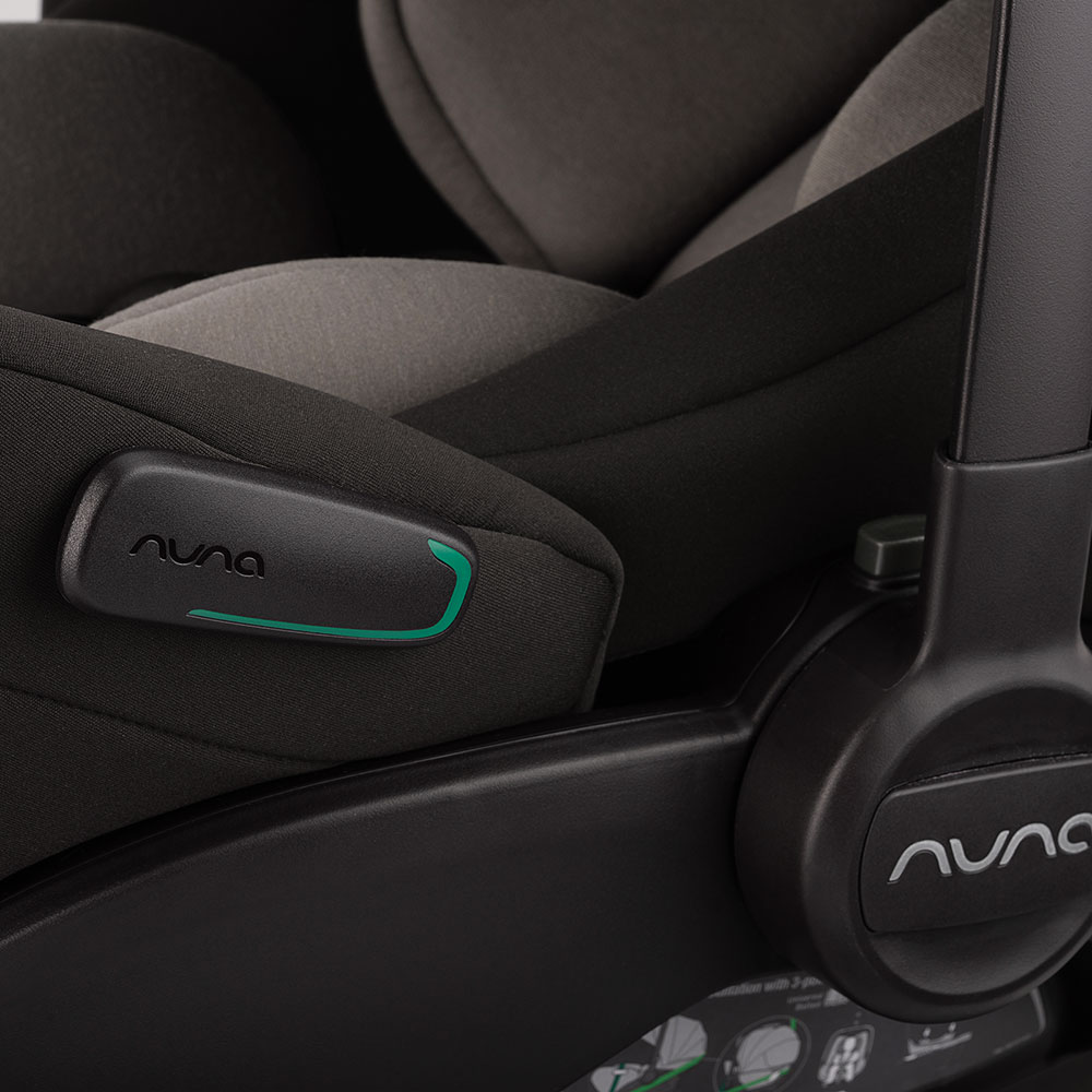 Nuna babyskydd Arra Flex Caviar v2