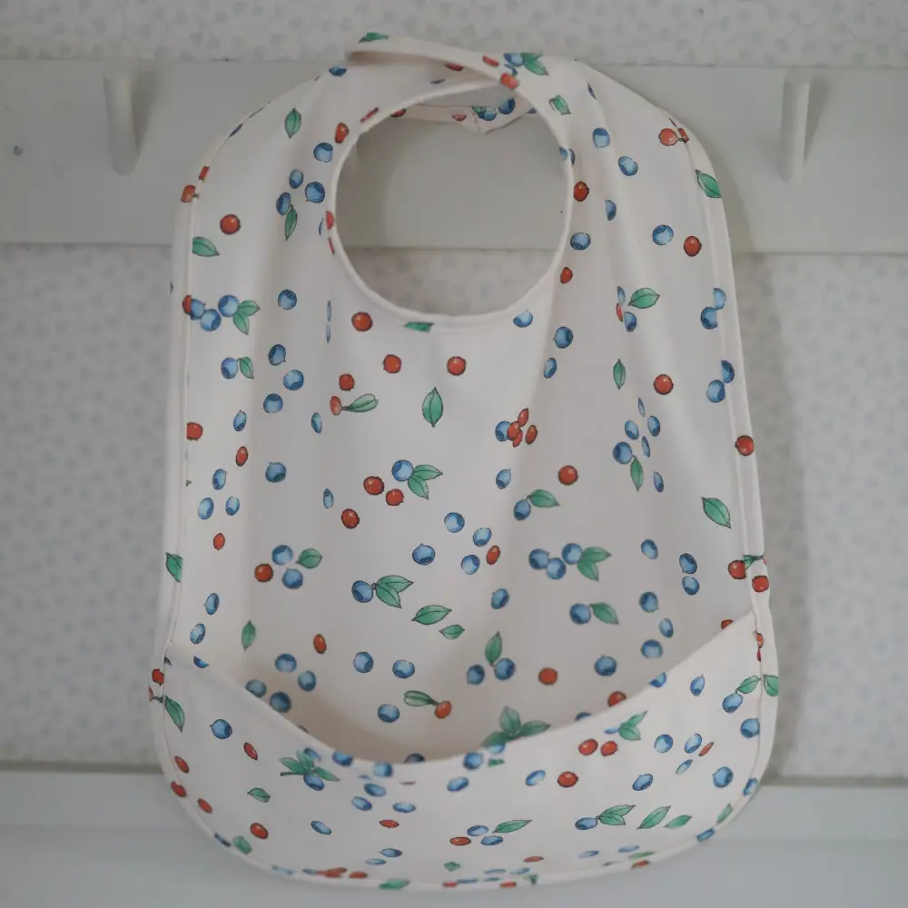 Rätt Start Beskow Putte i Blåbärsskogen Haklapp