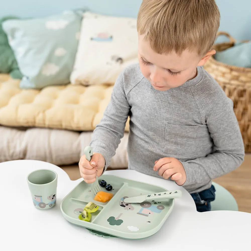 Done by Deer Foodie dinner set med sugfunktion Tiny Farm Green