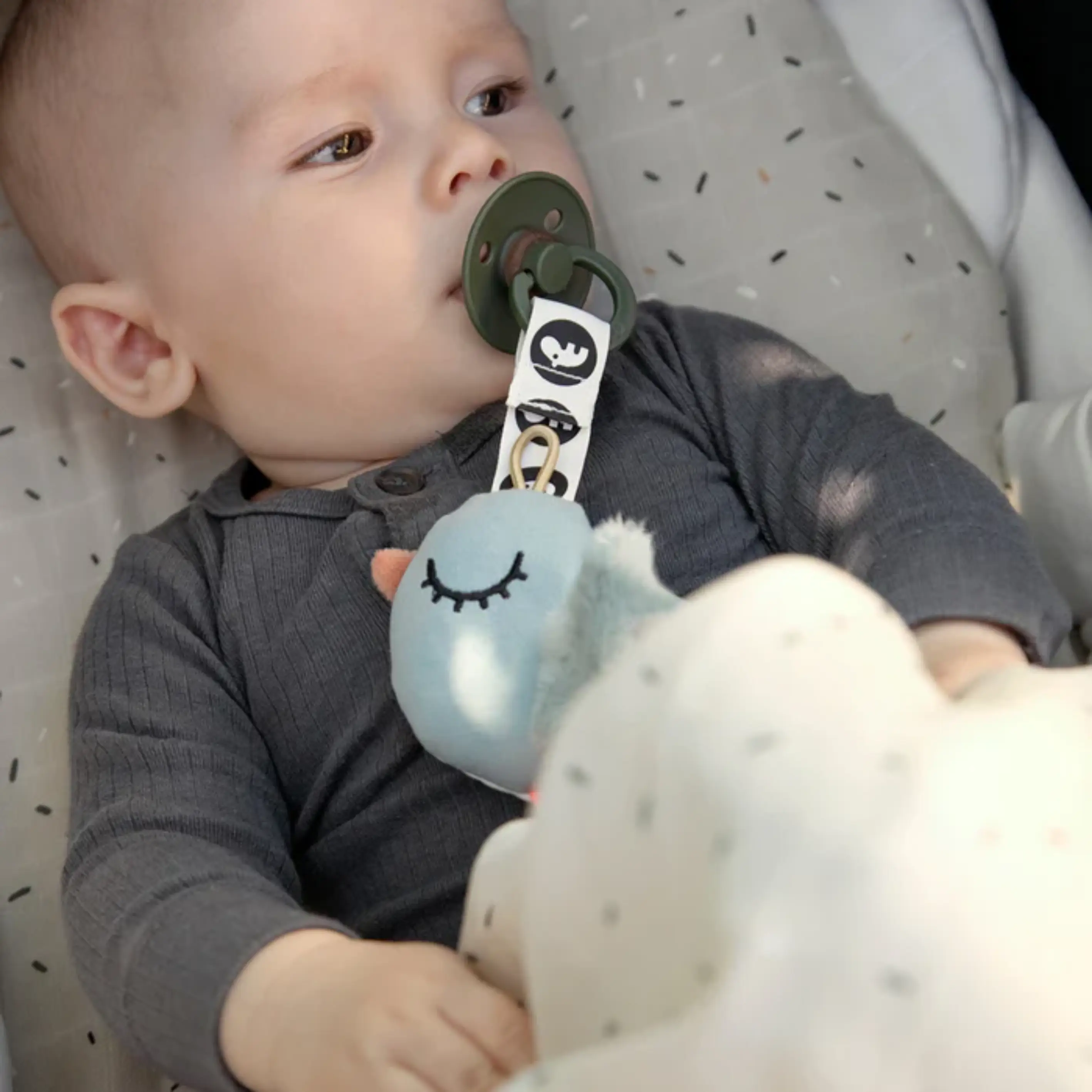 Done by Deer Napphållare Birdee Blue