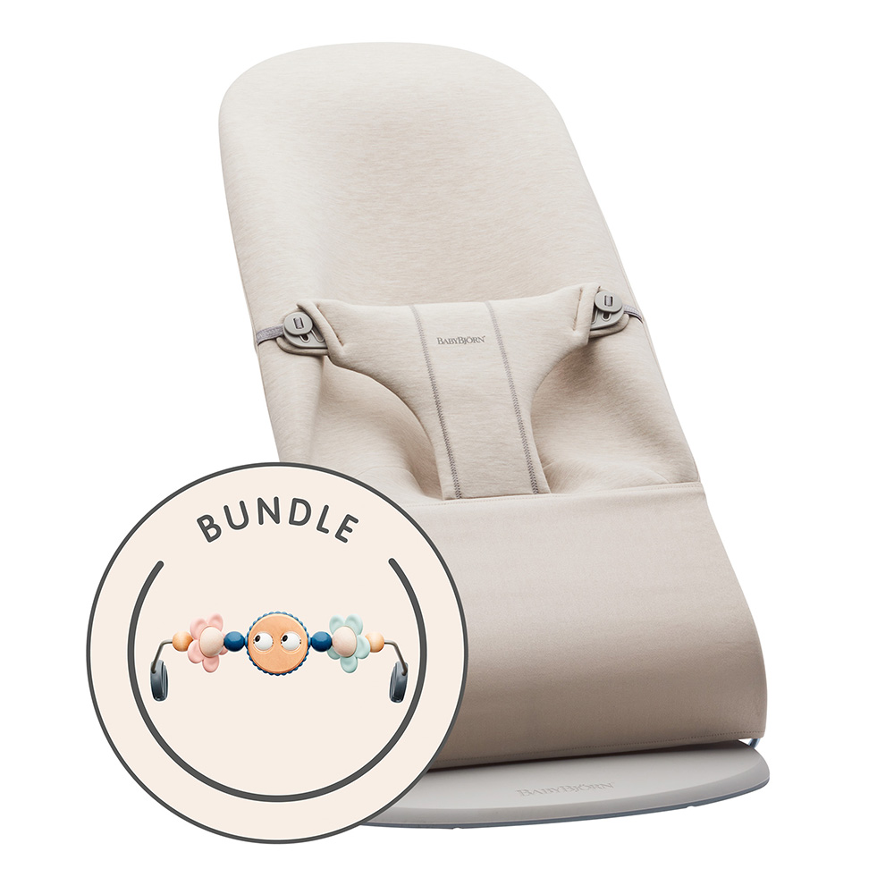 Babybjörn babysitter Light Beige, Jersey med lekbåge pastel