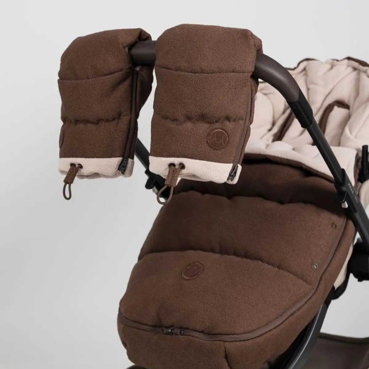 Najell Barnvagnshandskar Bouclé Espresso