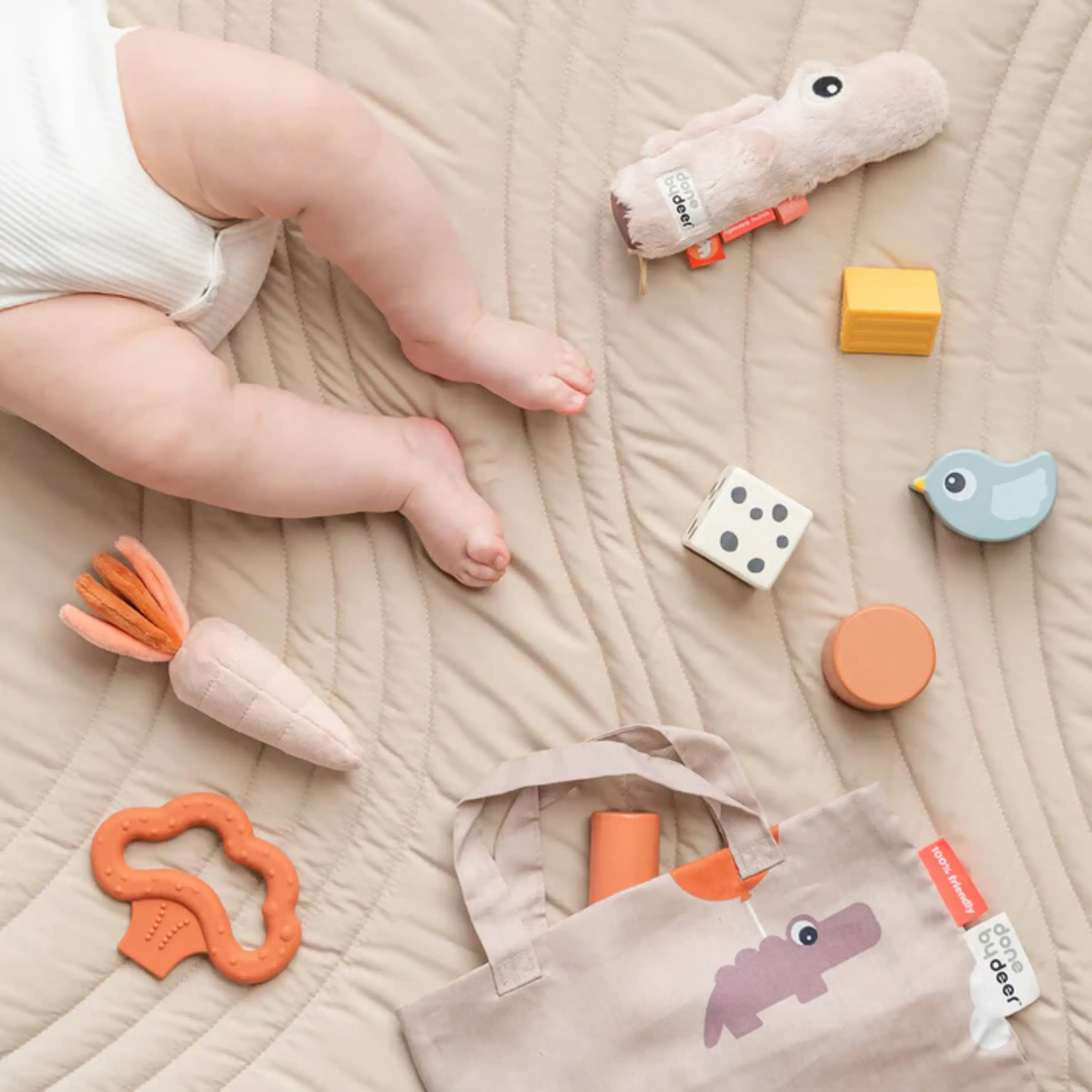  Done by Deer Sensoriska blockset 4 delar Birdee Färgmix