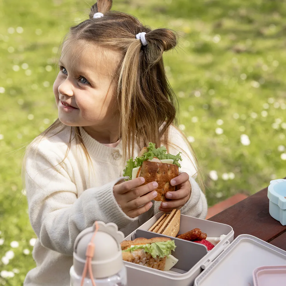 Done by Deer matlåda med avdelare Celebration Sand