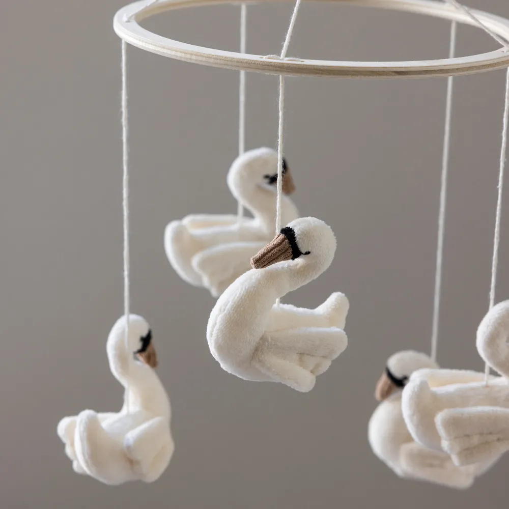 Sebra Babymobil med Svanar