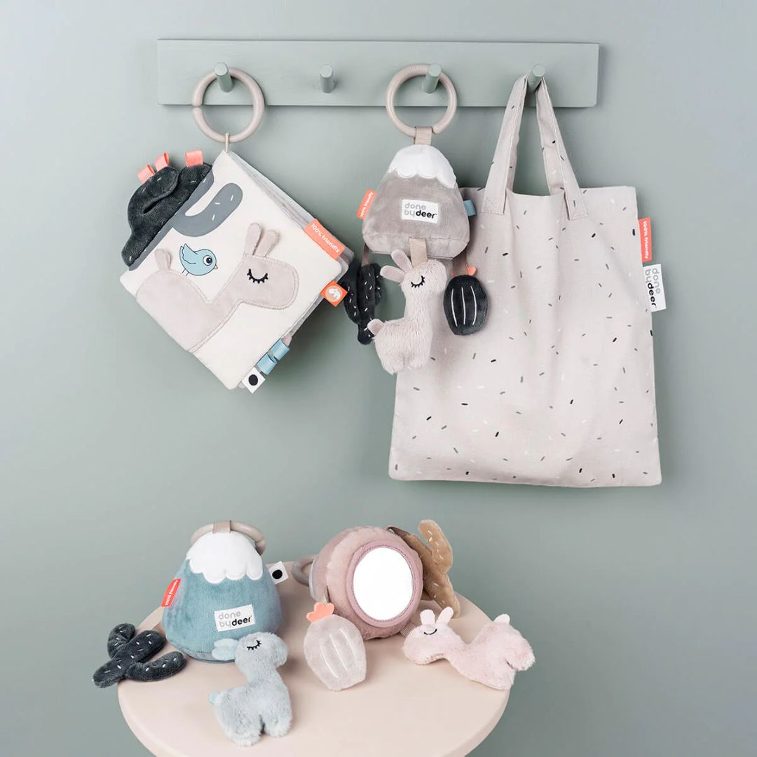 Done by Deer vagnhänge leksak Lalee Sand