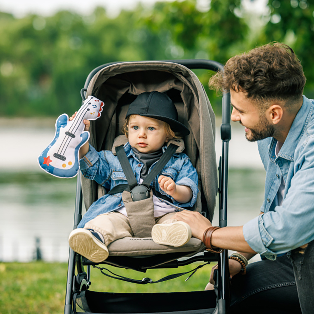 Tiny Love musikgitarr