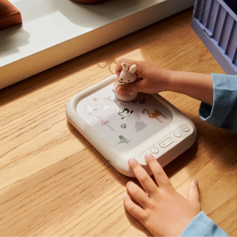 Liewood Archie aktivitets- och ljudtavla – Sandy