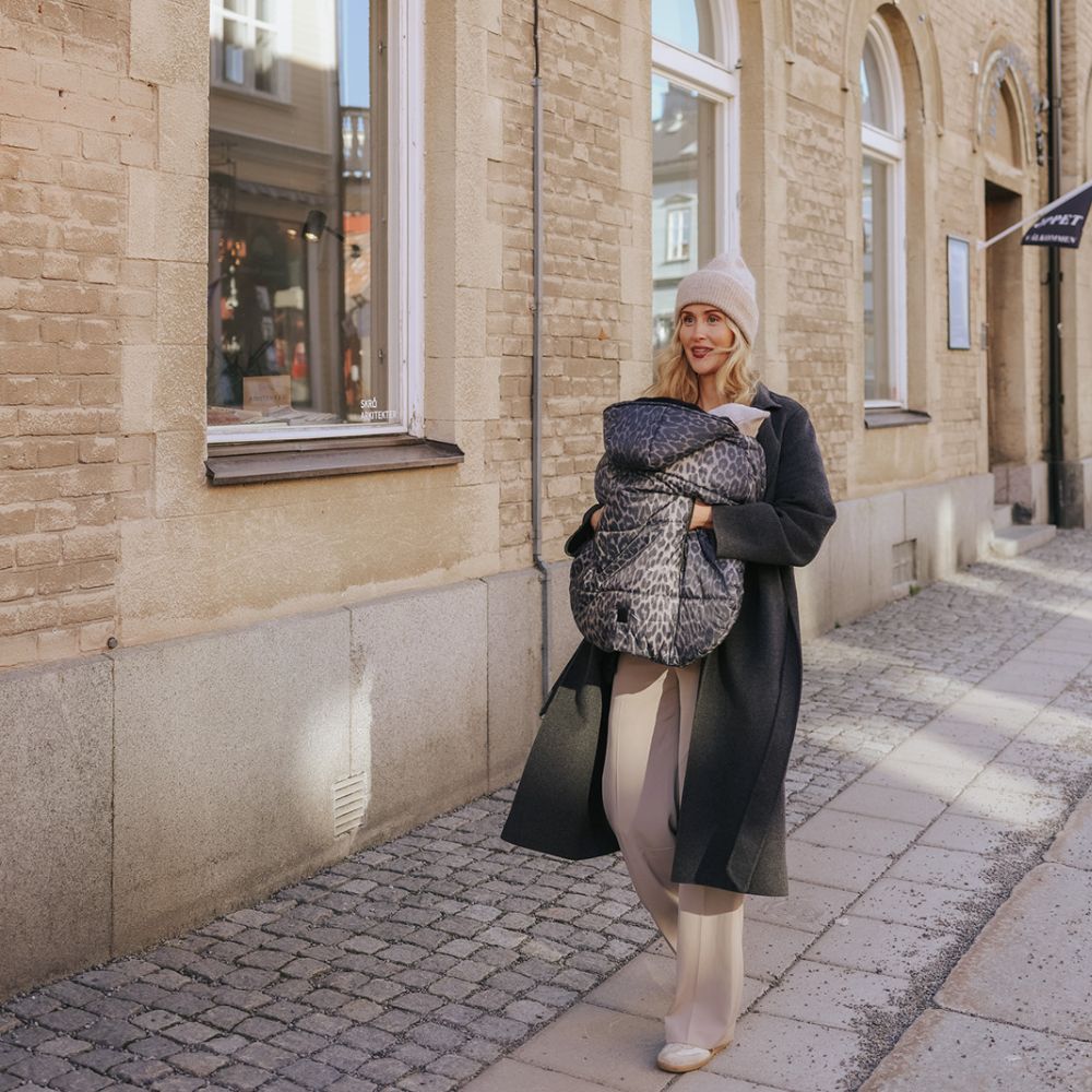 Elodie Details Cozy Cover Överdrag bärsele vagn Le Leopard