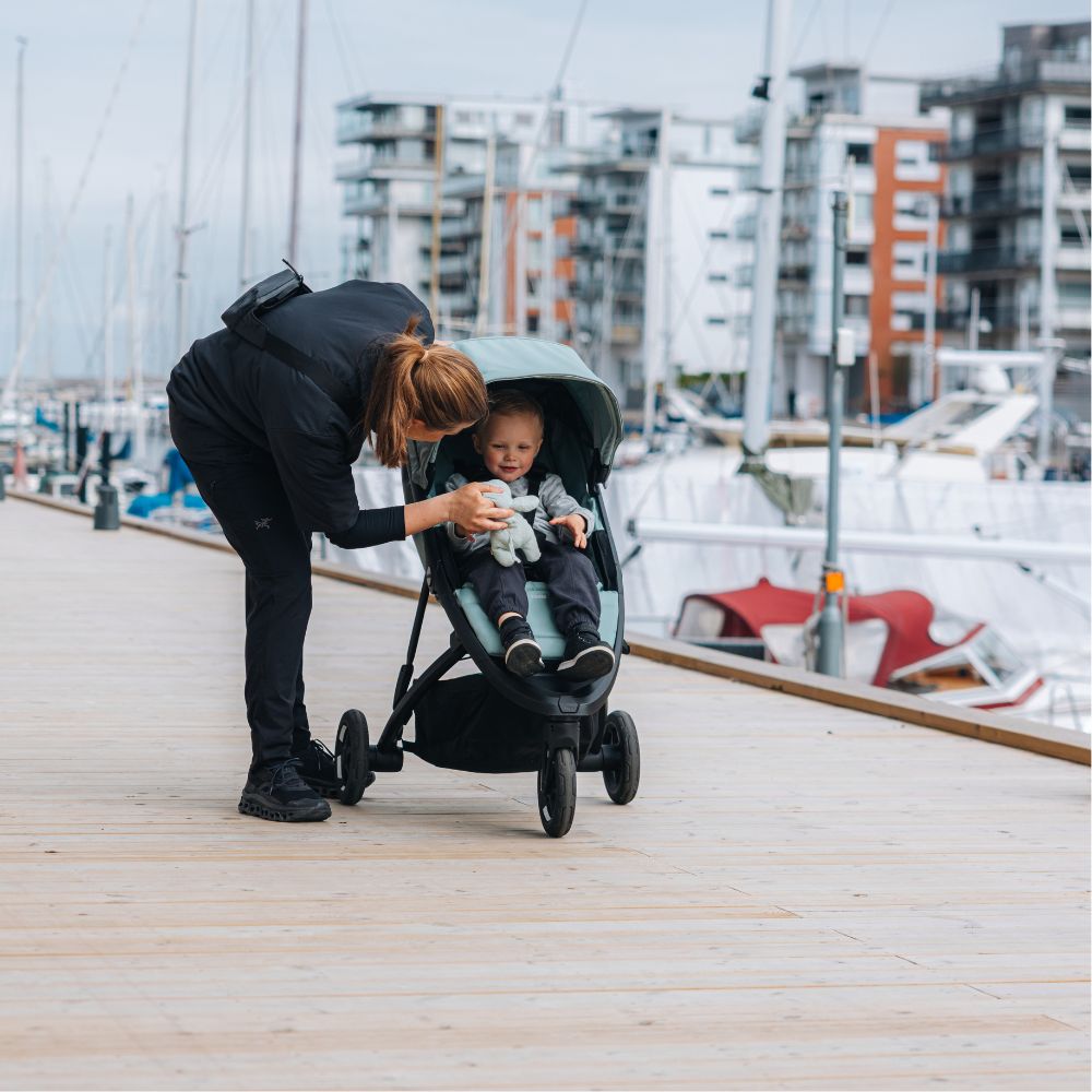 Thule Spring 2 Barnvagn Mid Blue on Black