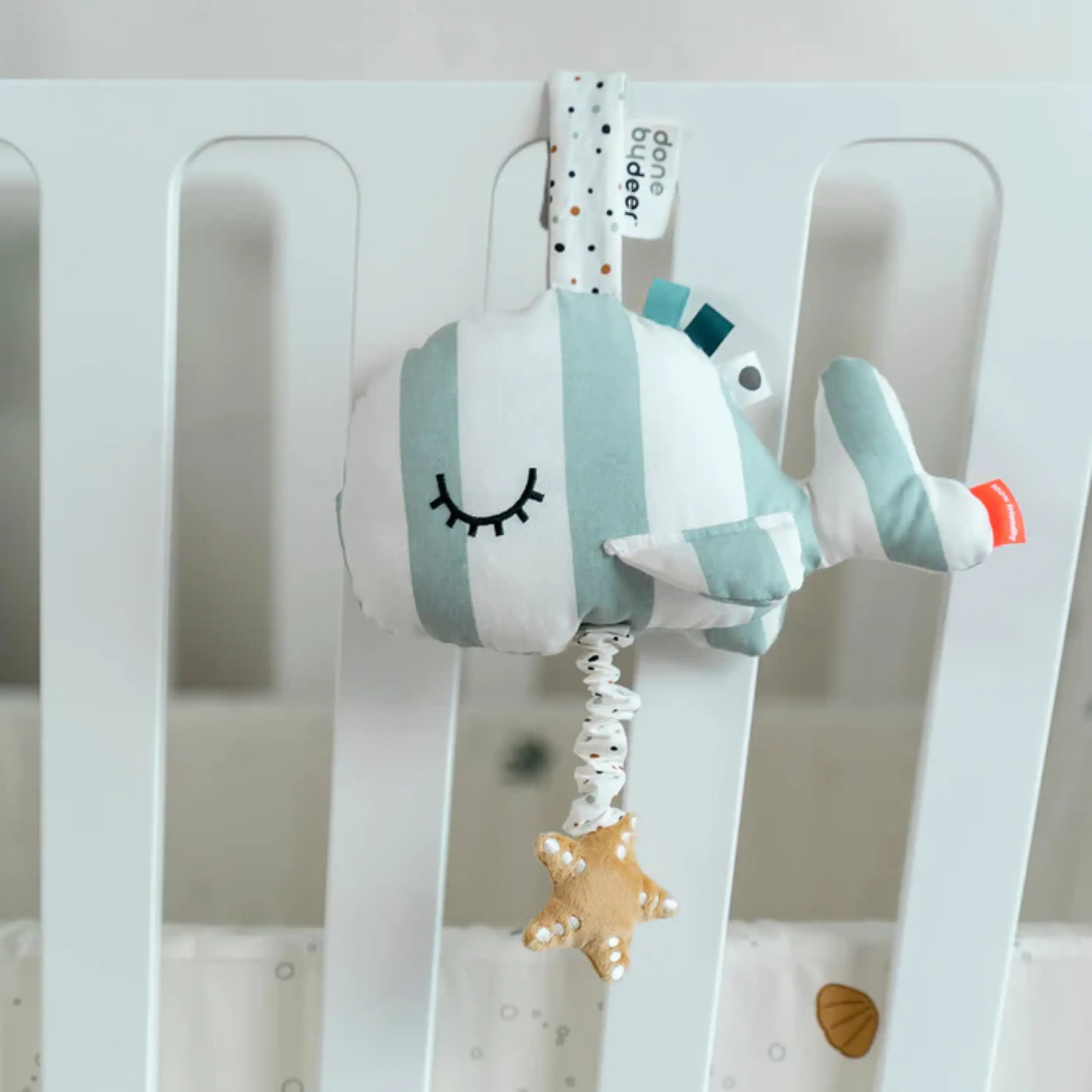 Done by Deer Musikleksak Wally Blå