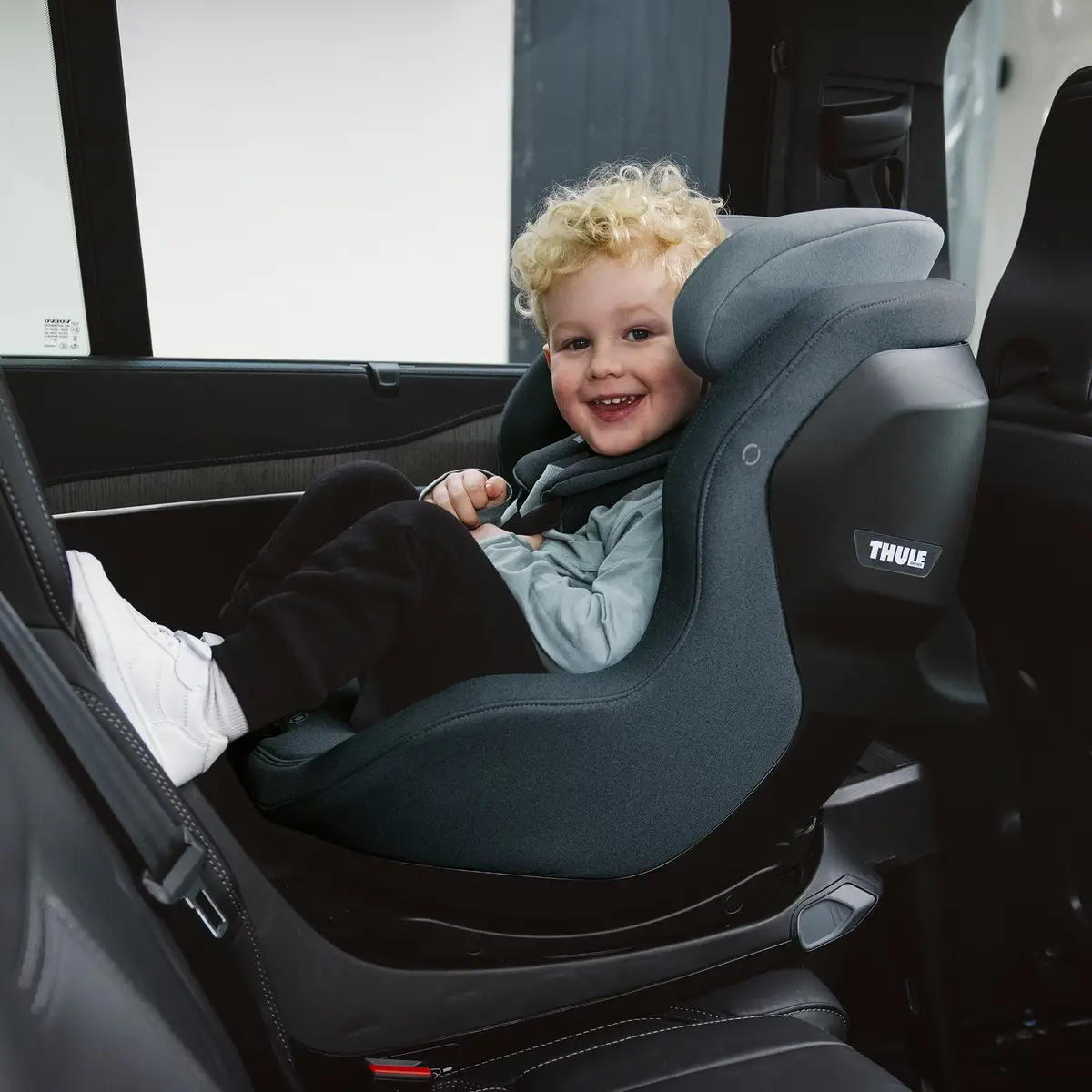 Thule Elm 180 Bakåtvänd bilbarnstol Darkest Blue
