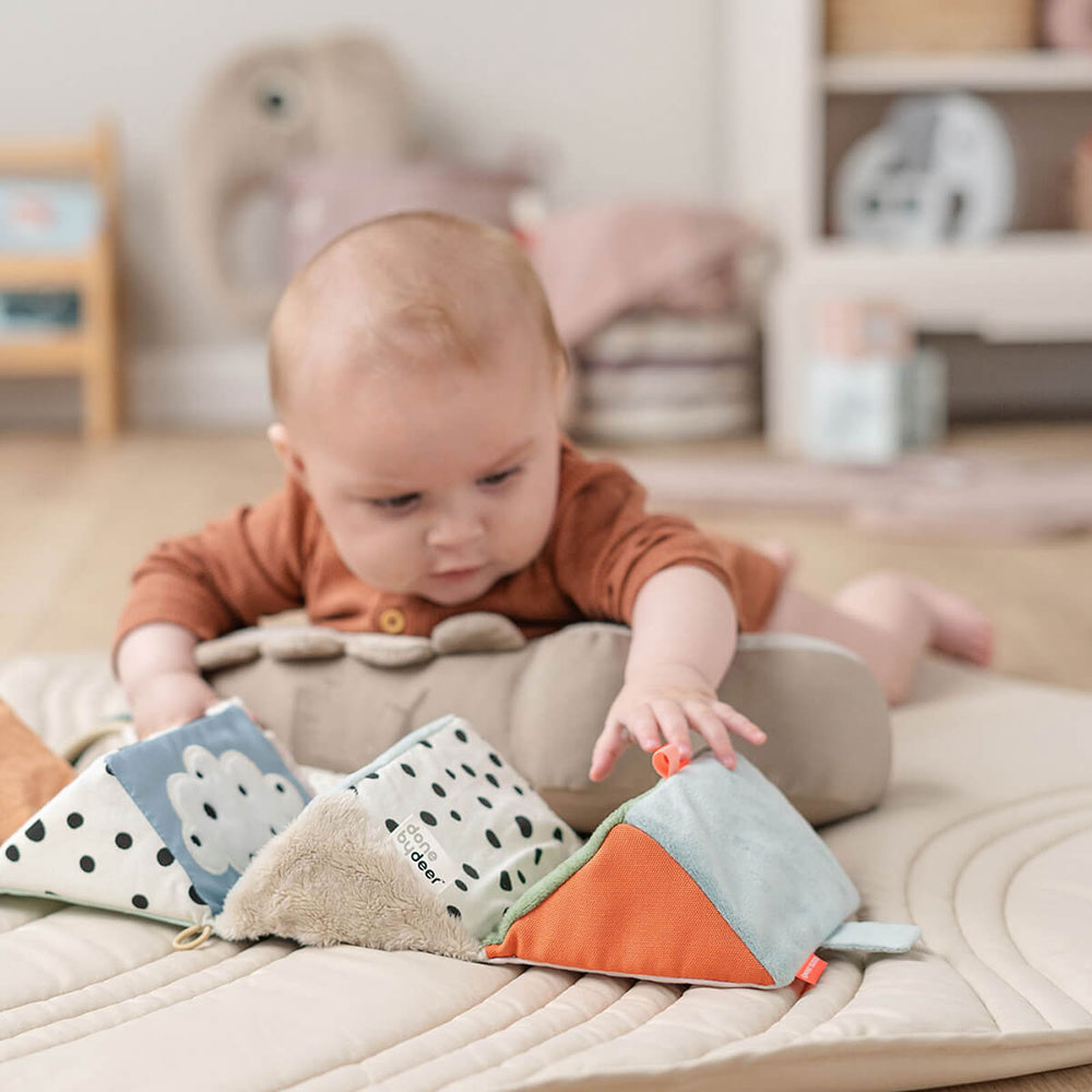 Done by Deer leksak sensorisk kub Deer friends mix