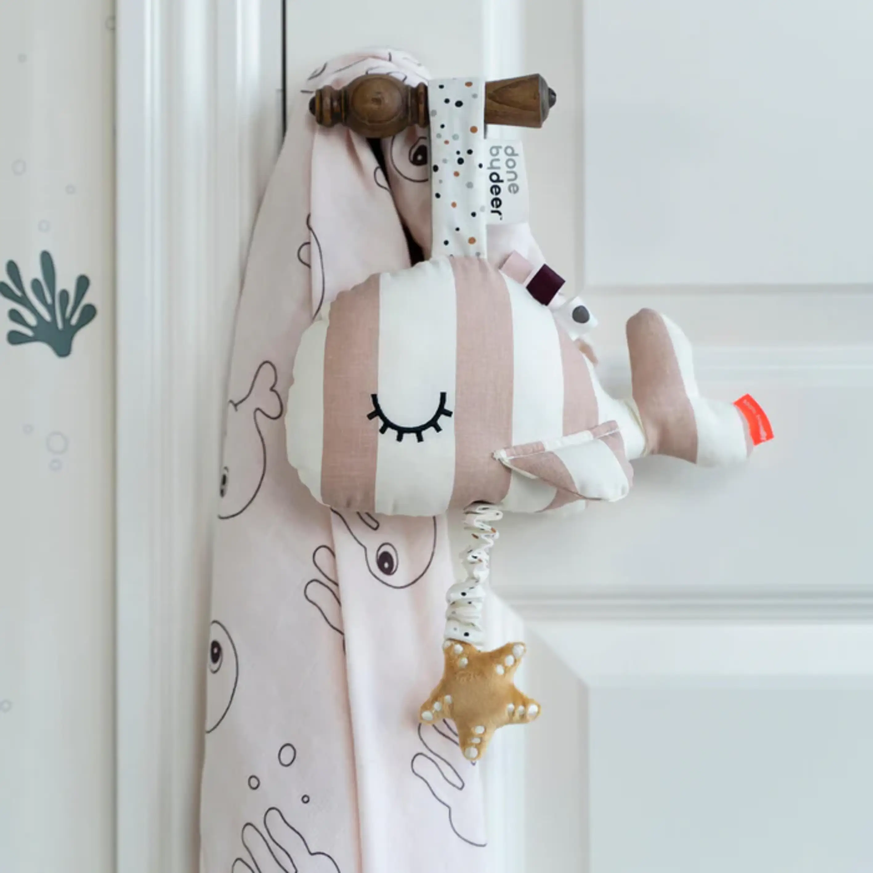 Done by Deer Musikleksak Wally Powder