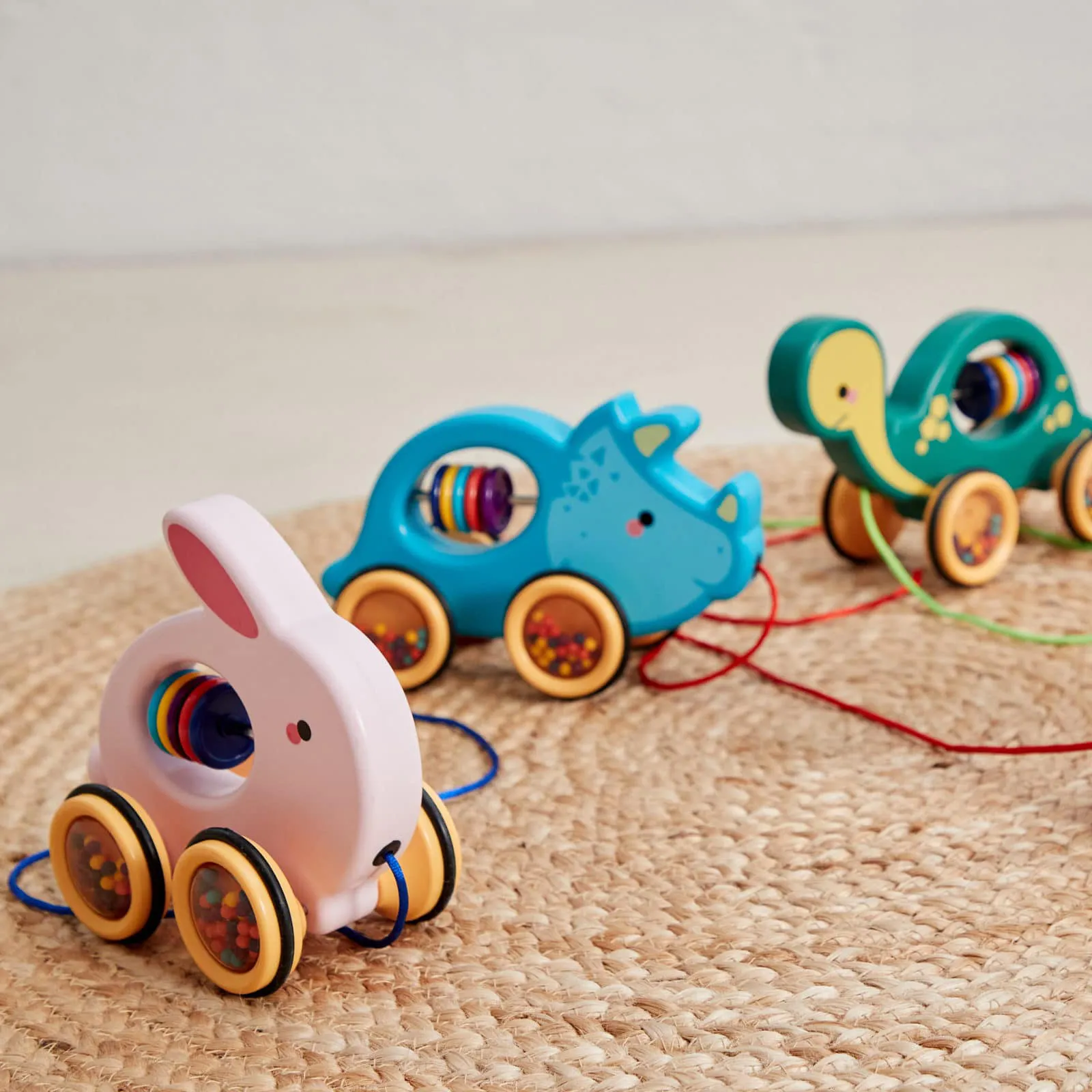 Scandinavian Baby dragleksak kanin