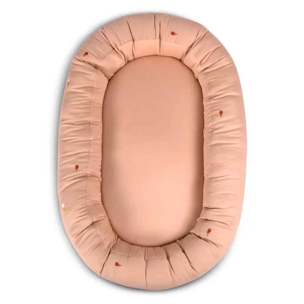 Filibabba Baby Nest 2. Generation - broderad cool sommardesign - Frappé