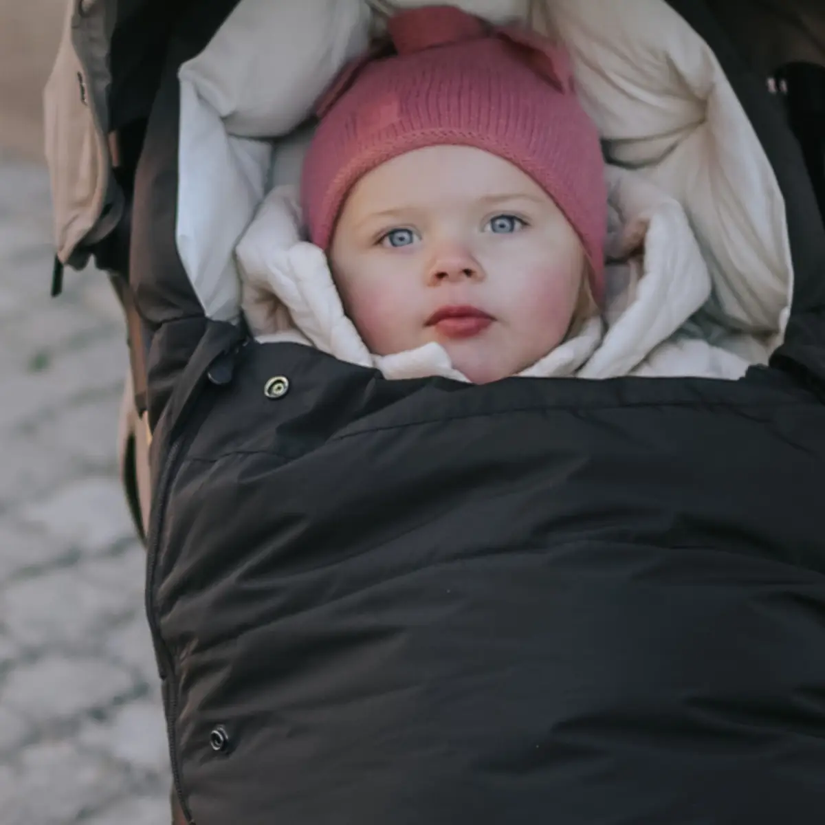 Elodie Details lux ull-och dun åkpåse svart