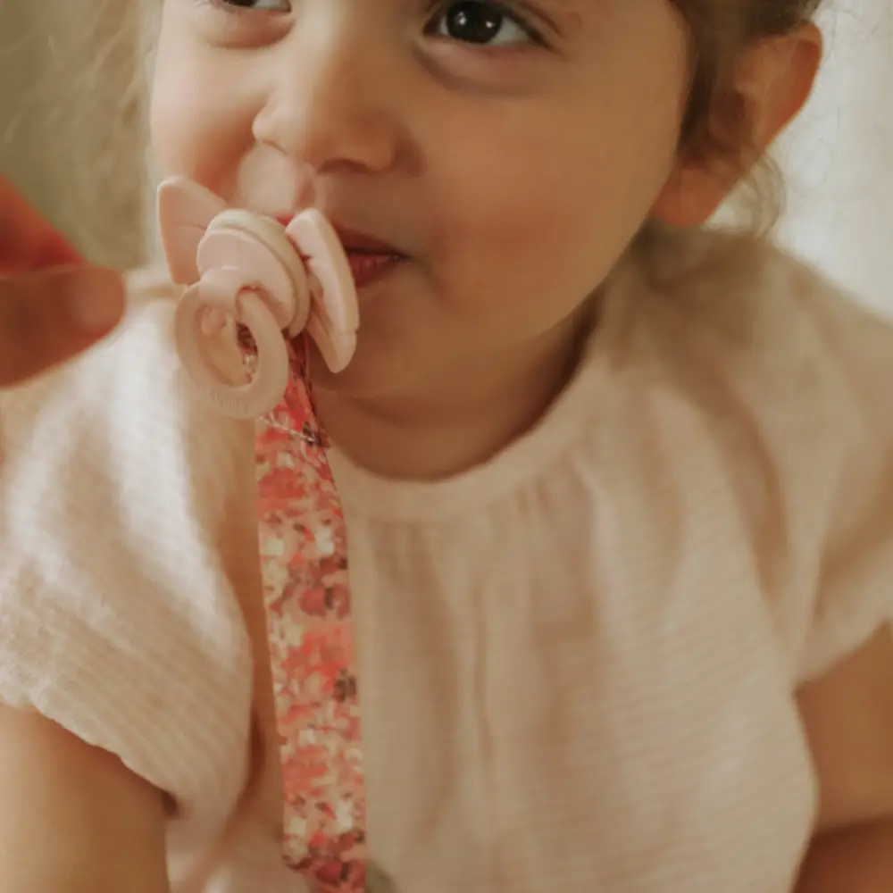 Elodie Napphållare Wood River Rose 