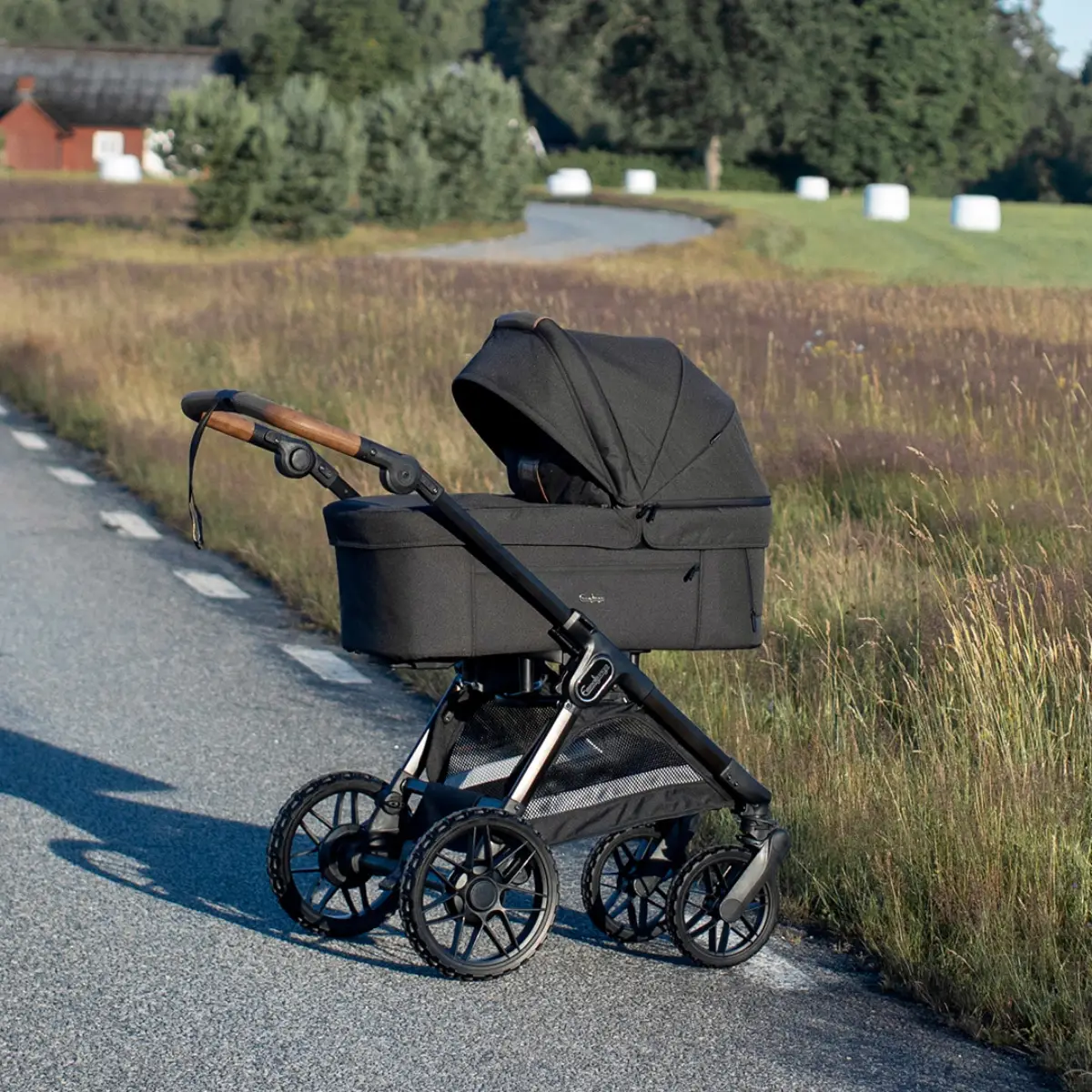 Emmaljunga Sento pro Flat+ Outdoor Black