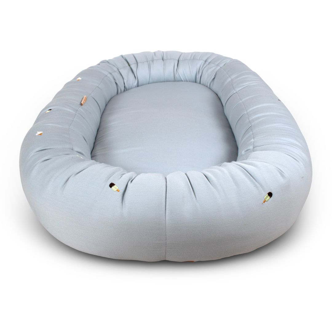 Filibabba Babynest Broderade glassar Pärlblå